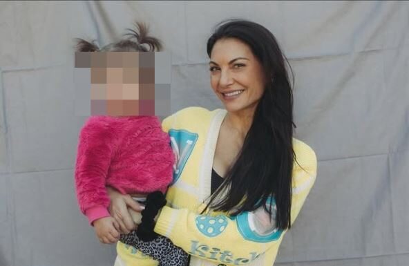 “Kupila sam donorski materijal preko interneta kako bih postala mama: Ali kada sam dobila poziv za tajnu grupu na Fejsu, saznala sam šok istinu o donoru” "Kupila sam donorski materijal preko interneta kako bih postala mama: Ali kada sam dobila poziv za tajnu grupu na Fejsu, saznala sam šok istinu o donoru"