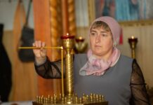 Majčina molitva Gospodu: Ovim rečima svaka žena štiti svoju decu od nevolje, gde god da su Majčina molitva Gospodu: Ovim rečima svaka žena štiti svoju decu od nevolje, gde god da su