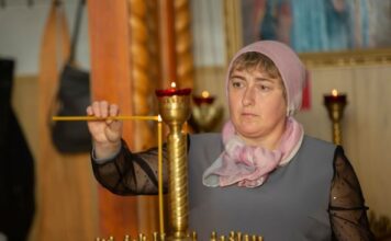 Majčina molitva Gospodu: Ovim rečima svaka žena štiti svoju decu od nevolje, gde god da su Majčina molitva Gospodu: Ovim rečima svaka žena štiti svoju decu od nevolje, gde god da su