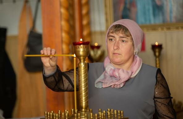 Majčina molitva Gospodu: Ovim rečima svaka žena štiti svoju decu od nevolje, gde god da su Majčina molitva Gospodu: Ovim rečima svaka žena štiti svoju decu od nevolje, gde god da su