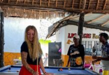 Majka i ćerka prodale su dvosoban stan da bi uplovile u ljubavnu vezu sa članovima Masai plemena: Ono što su im momci priredili pamtiće do groba Majka i ćerka prodale su dvosoban stan da bi uplovile u ljubavnu vezu sa članovima Masai plemena: Ono što su im momci priredili pamtiće do groba