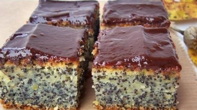 MAK KOLAČ NA ČAŠE ZA 5 MINUTA – super brzi kolač MAK KOLAČ NA ČAŠE ZA 5 MINUTA – super brzi kolač