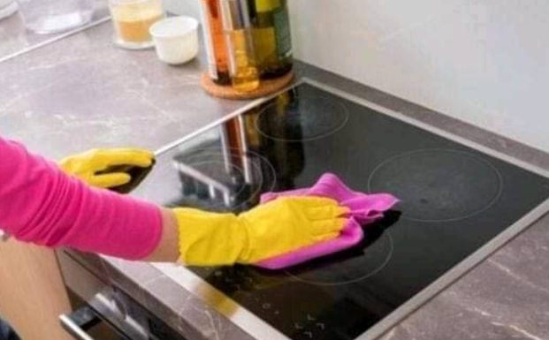 Metode za uklanjanje ogrebotina sa staklene površine peći Metode za uklanjanje ogrebotina sa staklene površine peći