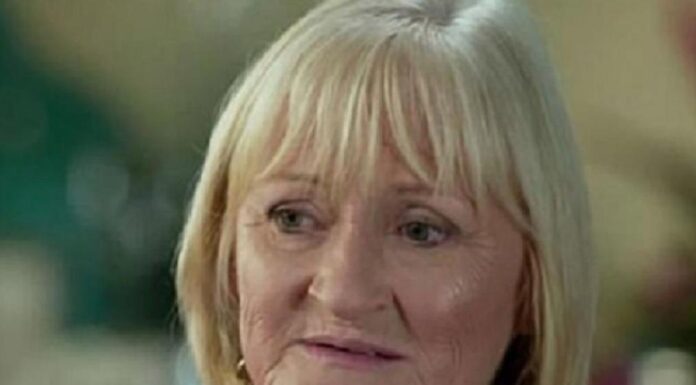 Moj muž bio je sveštenik, 40 godina terao me je da imamo intimne odnose po 7 puta dnevno: Ono što je naš sin uradio slomilo me je na komade Moj muž bio je sveštenik, 40 godina terao me je da imamo intimne odnose po 7 puta dnevno: Ono što je naš sin uradio slomilo me je na komade