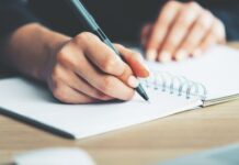 Muž me je bez reči ostavio nakon 30 godina braka: Na tavanu sam pronašla njegov dnevnik i zanemela od šoka, u momentu mi je sve bilo jasno Muž me je bez reči ostavio nakon 30 godina braka: Na tavanu sam pronašla njegov dnevnik i zanemela od šoka, u momentu mi je sve bilo jasno