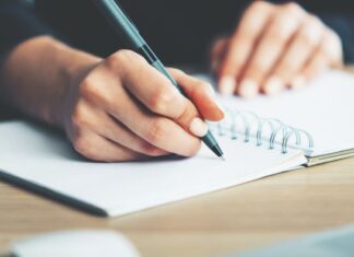 Muž me je bez reči ostavio nakon 30 godina braka: Na tavanu sam pronašla njegov dnevnik i zanemela od šoka, u momentu mi je sve bilo jasno Muž me je bez reči ostavio nakon 30 godina braka: Na tavanu sam pronašla njegov dnevnik i zanemela od šoka, u momentu mi je sve bilo jasno