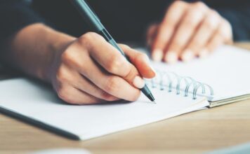 Muž me je bez reči ostavio nakon 30 godina braka: Na tavanu sam pronašla njegov dnevnik i zanemela od šoka, u momentu mi je sve bilo jasno Muž me je bez reči ostavio nakon 30 godina braka: Na tavanu sam pronašla njegov dnevnik i zanemela od šoka, u momentu mi je sve bilo jasno