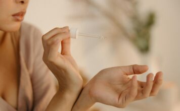 Najbolji serumi za lice za sjajnu, čvrstu i blistavu kožu Najbolji serumi za lice za sjajnu, čvrstu i blistavu kožu