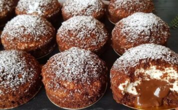 Najlakši čokoladni desert na svijetu! Napravila sam ga tokom priprema za praznike i svi su tražili još. Tako jednostavno, tako svečano! Najlakši čokoladni desert na svijetu! Napravila sam ga tokom priprema za praznike i svi su tražili još. Tako jednostavno, tako svečano!