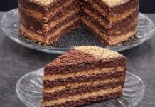 Najljepša posna čokoladna torta sa dva fila i orasima Najljepša posna čokoladna torta sa dva fila i orasima