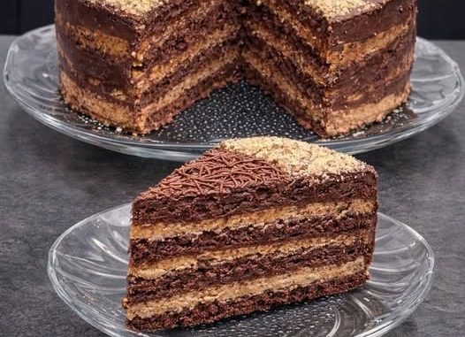 Najljepša posna čokoladna torta sa dva fila i orasima Najljepša posna čokoladna torta sa dva fila i orasima