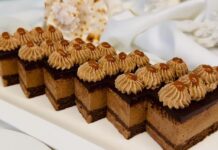 Najpenastiji i najkremastiji čokoladni kolač: Bez brašna je, topi se u ustima Najpenastiji i najkremastiji čokoladni kolač: Bez brašna je, topi se u ustima