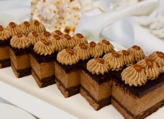 Najpenastiji i najkremastiji čokoladni kolač: Bez brašna je, topi se u ustima Najpenastiji i najkremastiji čokoladni kolač: Bez brašna je, topi se u ustima