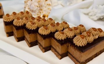 Najpenastiji i najkremastiji čokoladni kolač: Bez brašna je, topi se u ustima Najpenastiji i najkremastiji čokoladni kolač: Bez brašna je, topi se u ustima