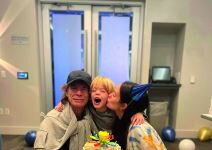 “Naš brak bio je gotova na dan venčanja”: Varao je i sa muškarcima i sa ženama pa završio sa 44 godine mlađom, a ona veća dama nego ikada "Naš brak bio je gotova na dan venčanja": Varao je i sa muškarcima i sa ženama pa završio sa 44 godine mlađom, a ona veća dama nego ikada