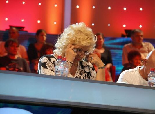 Naša pevačica bila je jedva punoletna kad se udala za čuvenog harmonikaša pa doživela tragediju: Na jeziv način predvideo je svoju smrt Naša pevačica bila je jedva punoletna kad se udala za čuvenog harmonikaša pa doživela tragediju: Na jeziv način predvideo je svoju smrt