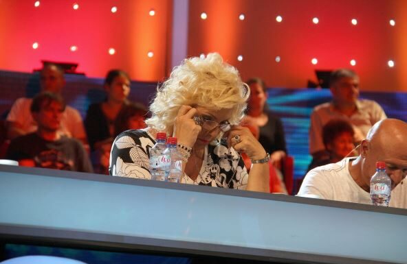 Naša pevačica bila je jedva punoletna kad se udala za čuvenog harmonikaša pa doživela tragediju: Na jeziv način predvideo je svoju smrt Naša pevačica bila je jedva punoletna kad se udala za čuvenog harmonikaša pa doživela tragediju: Na jeziv način predvideo je svoju smrt