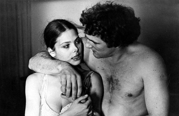 Ne zna se ko je otac njene ćerke koja nosi njeno prezime al po lepoti joj nije ni do kolena: Glumica zbog Putina umalo završila u zatvoru, a njemu bila švalerka Ne zna se ko je otac njene ćerke koja nosi njeno prezime al po lepoti joj nije ni do kolena: Glumica zbog Putina umalo završila u zatvoru, a njemu bila švalerka