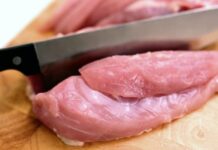 Neobičan slučaj u Puli: Potrošač otkrio sluzavu materiju u mesu – upozorenje koje otvara pitanje sigurnosti hrane Neobičan slučaj u Puli: Potrošač otkrio sluzavu materiju u mesu – upozorenje koje otvara pitanje sigurnosti hrane