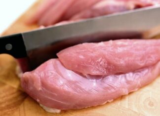 Neobičan slučaj u Puli: Potrošač otkrio sluzavu materiju u mesu – upozorenje koje otvara pitanje sigurnosti hrane Neobičan slučaj u Puli: Potrošač otkrio sluzavu materiju u mesu – upozorenje koje otvara pitanje sigurnosti hrane