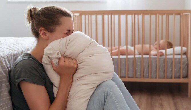 Nesrećan brak više pogađa majke nego očeve: “Njegova hladnoća je pretvara u njenu najgoru verziju” Nesrećan brak više pogađa majke nego očeve: “Njegova hladnoća je pretvara u njenu najgoru verziju”