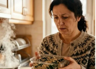 Nikada ne podgrijavajte ove 3 namirnice: Otrov su za jetru, a mnogi ih redovno čuvaju za sutradan Nikada ne podgrijavajte ove 3 namirnice: Otrov su za jetru, a mnogi ih redovno čuvaju za sutradan