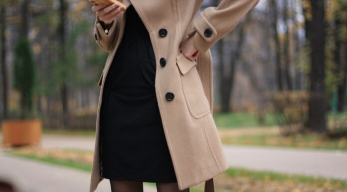 Od paparaco šetnje do istorijske aukcije, jedan Pradin kaput je za minut postao modni trofej Od paparaco šetnje do istorijske aukcije, jedan Pradin kaput je za minut postao modni trofej