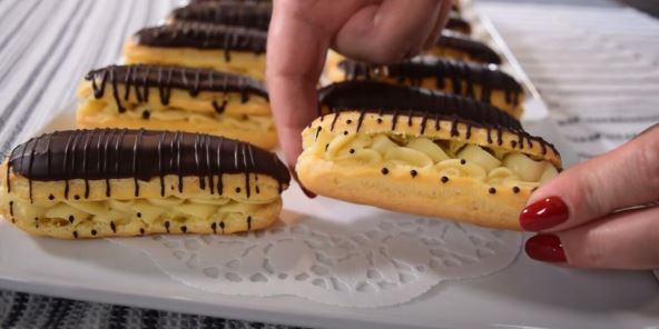 Originalni recept za eklere: Najlepši starinski francuski kolač od kuvanog testa i izvrsnog krema Originalni recept za eklere: Najlepši starinski francuski kolač od kuvanog testa i izvrsnog krema