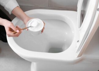 Otkrila sam jeftin i neverovatan način da lako očistim wc šolju: 1 kašika ovog praha uklanja i kamenac Otkrila sam jeftin i neverovatan način da lako očistim wc šolju: 1 kašika ovog praha uklanja i kamenac