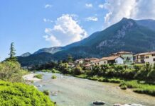 Ovaj grad u Evropi nudi 100 000 evra da se preselite i kupite nekretninu za 1 evro: Jedno je od najlepših mesta na svetu, ali ima caka Ovaj grad u Evropi nudi 100 000 evra da se preselite i kupite nekretninu za 1 evro: Jedno je od najlepših mesta na svetu, ali ima caka