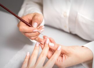 Ovaj manikir za proleće toliko je moćan da svaku ruku učini prefinjenom: Odraz tihog luksuza Ovaj manikir za proleće toliko je moćan da svaku ruku učini prefinjenom: Odraz tihog luksuza