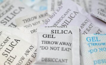 OVE PAKETIĆE SVI BACAMO NAKON KUPOVINE PATIKA, A ZAPRAVO SU IZUZETNO KORISNI: Znate li čemu služe? OVE PAKETIĆE SVI BACAMO NAKON KUPOVINE PATIKA, A ZAPRAVO SU IZUZETNO KORISNI: Znate li čemu služe?