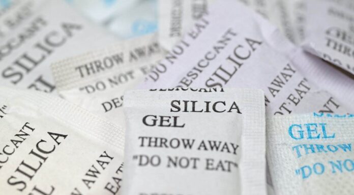 OVE PAKETIĆE SVI BACAMO NAKON KUPOVINE PATIKA, A ZAPRAVO SU IZUZETNO KORISNI: Znate li čemu služe? OVE PAKETIĆE SVI BACAMO NAKON KUPOVINE PATIKA, A ZAPRAVO SU IZUZETNO KORISNI: Znate li čemu služe?