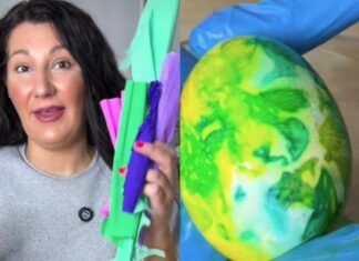 Ovo je definitivno najjednostavniji način farbanja jaja: A rezultat je fenomenalan Ovo je definitivno najjednostavniji način farbanja jaja: A rezultat je fenomenalan