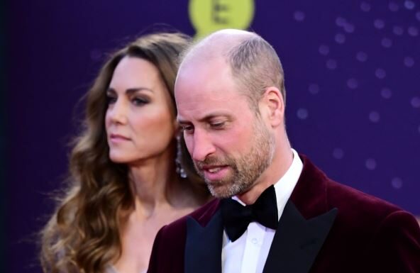 Princ Vilijam i Kejt Midlton teraju kralja Čarlsa da povuče novi frapantni potez: Za njih više nemaju milosti i to pokazuju na delu Princ Vilijam i Kejt Midlton teraju kralja Čarlsa da povuče novi frapantni potez: Za njih više nemaju milosti i to pokazuju na delu