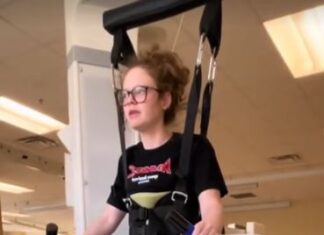 “Probudila sam se sa trncima u prstima i završila paralisana”: Bezazlen osećaj pretvorio život mlade majke u košmar, a epilog priče je moćna poruka "Probudila sam se sa trncima u prstima i završila paralisana": Bezazlen osećaj pretvorio život mlade majke u košmar, a epilog priče je moćna poruka