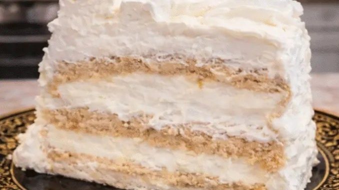 Puslica torta koja mami uzdahe: Sočna, kremasta i preukusna! Puslica torta koja mami uzdahe: Sočna, kremasta i preukusna!