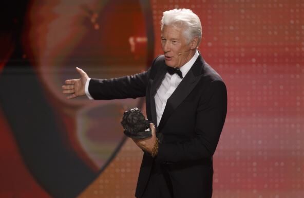 Ričard Gir zbog 1 stvari nikada nije bio nominovan za Oskara: Napravio potez koji Holivud ne prašta, odmah stavljen na crnu listu Ričard Gir zbog 1 stvari nikada nije bio nominovan za Oskara: Napravio potez koji Holivud ne prašta, odmah stavljen na crnu listu