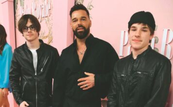 Rikiju Martinu godine baš dobro stoje: Mogao je da ima svaku ženu koju poželi, ali je odabrao da živi kao običan porodični čovek koji sam odgaja 4. dece Rikiju Martinu godine baš dobro stoje: Mogao je da ima svaku ženu koju poželi, ali je odabrao da živi kao običan porodični čovek koji sam odgaja 4. dece