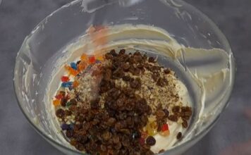 Ruska salata torta: Najbolji domaći recept za neodoljivo kremastu poslasticu koja predivno izgleda i na oko Ruska salata torta: Najbolji domaći recept za neodoljivo kremastu poslasticu koja predivno izgleda i na oko