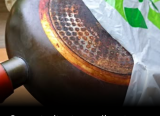 Samo stavite staru, prljavu tavu u plastičnu vrećicu: Zagoreli ostaci će se otopiti u trenu! Samo stavite staru, prljavu tavu u plastičnu vrećicu: Zagoreli ostaci će se otopiti u trenu!