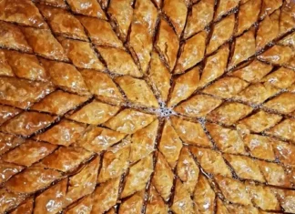 Savršena Baklava: Zlatna, Hrskava i Punog Okusa Orasa Savršena Baklava: Zlatna, Hrskava i Punog Okusa Orasa