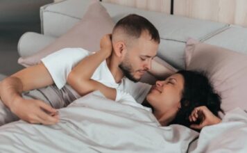 Skandinavski metod spavanja sve popularniji; To je tajna srećnih parova Skandinavski metod spavanja sve popularniji; To je tajna srećnih parova