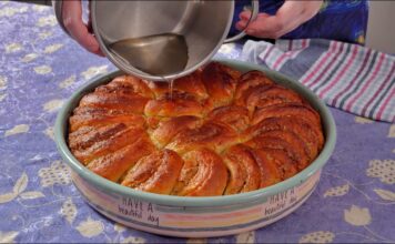 Slatka posna pogača sa orasima Slatka posna pogača sa orasima