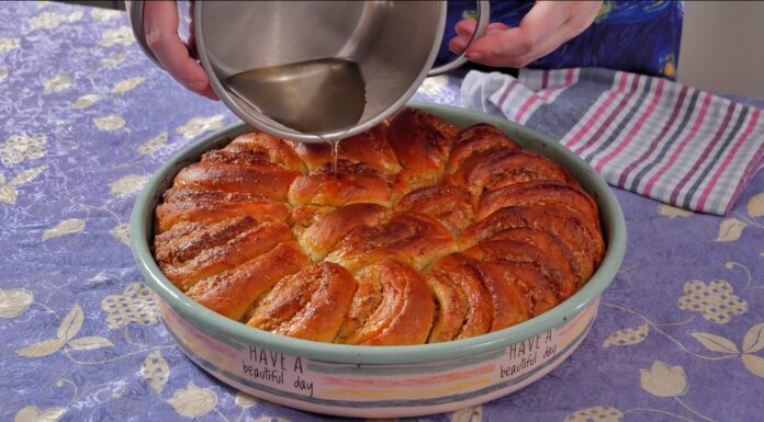 Slatka posna pogača sa orasima Slatka posna pogača sa orasima