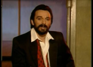 Snimio je najveći hit na estradi i nestao iz javnosti: Kuća u koju je ulagao 20 godina izgorela je do temelja, a onda je otkrio bolnu istinu Snimio je najveći hit na estradi i nestao iz javnosti: Kuća u koju je ulagao 20 godina izgorela je do temelja, a onda je otkrio bolnu istinu