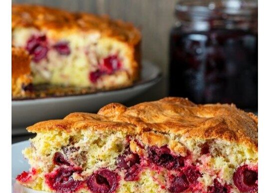 Sočan biskvit na čaše s višnjama iz kompota Sočan biskvit na čaše s višnjama iz kompota