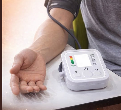 ŠTA SPUŠTA KRVNI PRITISAK MOMENTALNO? Ako brojke na aparatu pređu ovu granicu, sljedeće NAMIRNICE su PRVA POMOĆ ŠTA SPUŠTA KRVNI PRITISAK MOMENTALNO? Ako brojke na aparatu pređu ovu granicu, sljedeće NAMIRNICE su PRVA POMOĆ