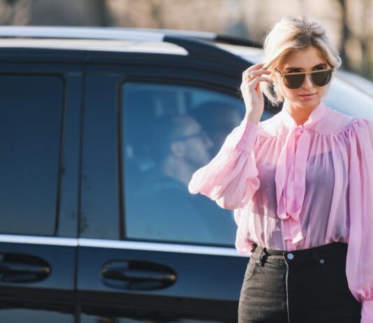 Svaka žena od stila treba da zna za ovu kombinaciju koja pravi savršenu figuru: Prolećni hit Svaka žena od stila treba da zna za ovu kombinaciju koja pravi savršenu figuru: Prolećni hit