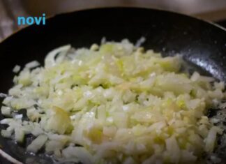 Svi griješite kad pržite luk: Dodajte 1 stvar u tavu i dobićete savršenu gustinu bez imalo brašna Svi griješite kad pržite luk: Dodajte 1 stvar u tavu i dobićete savršenu gustinu bez imalo brašna